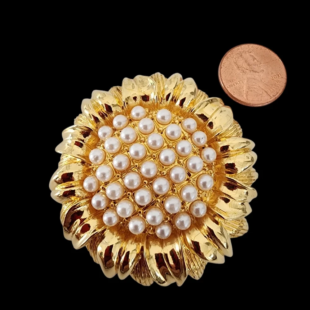Vintage Mod Brooch Pin Pendant sunflower pearls signed MOD  A0253